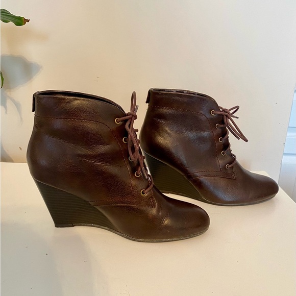 Brown Wedge Lace-up Winter Boots - Picture 1 of 5